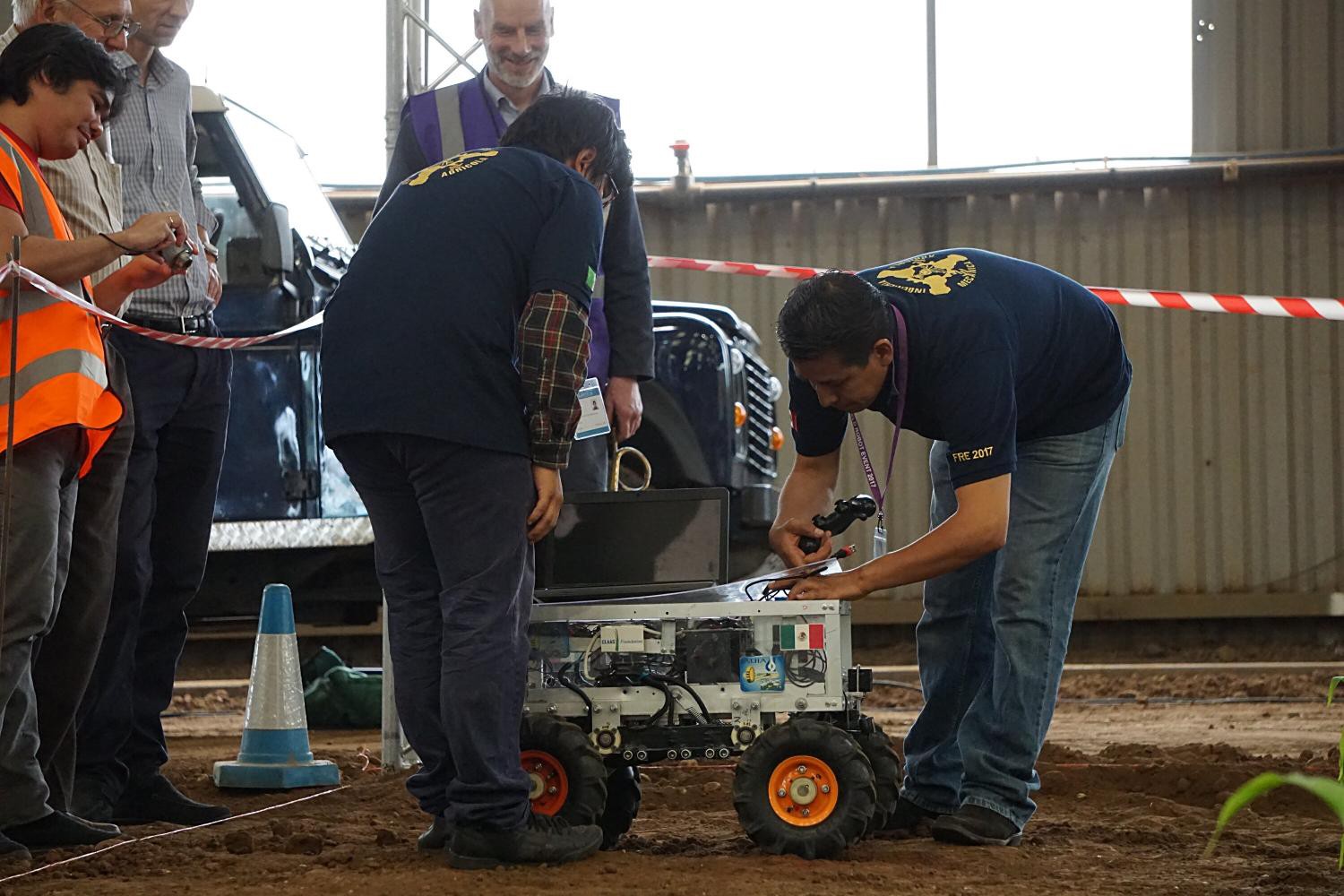 ein anderes Team muss wohl auch noch kurzfristige warten