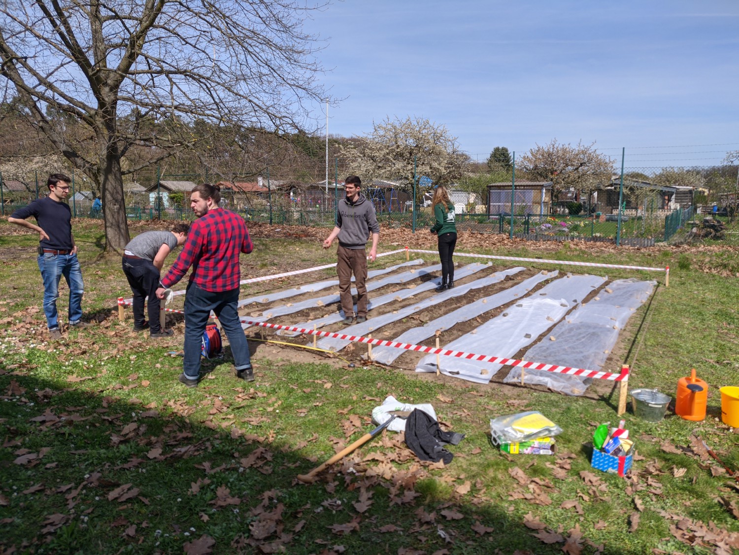 The cover is protected from flying away with small stones