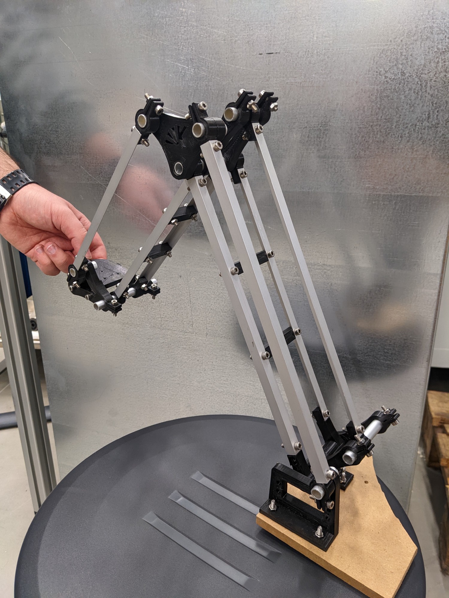 Alter Prototyp gewinkelt