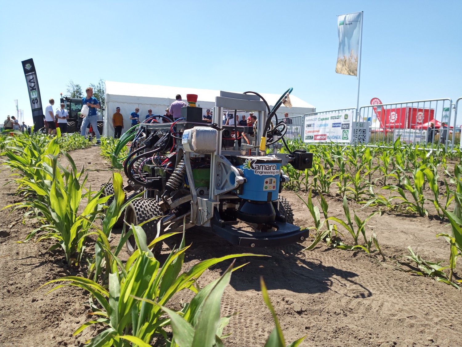 Beteigeuze steht in den Maisreihen des Field Robot Events 2022